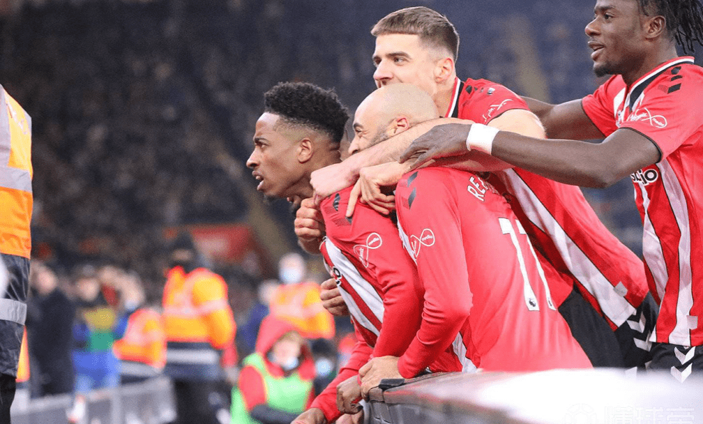 包含英超最新形势：罗马高居榜首，金州勇士强势追赶，冠军归属成迷的词条